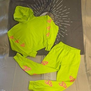 Frankies Bikinis Set 💞💯 NWT• Size M💚Aiden Pants & Burl Top in Grass